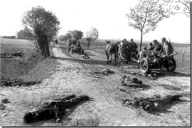 Rusus kareiviai traukia per Lietuva 1944